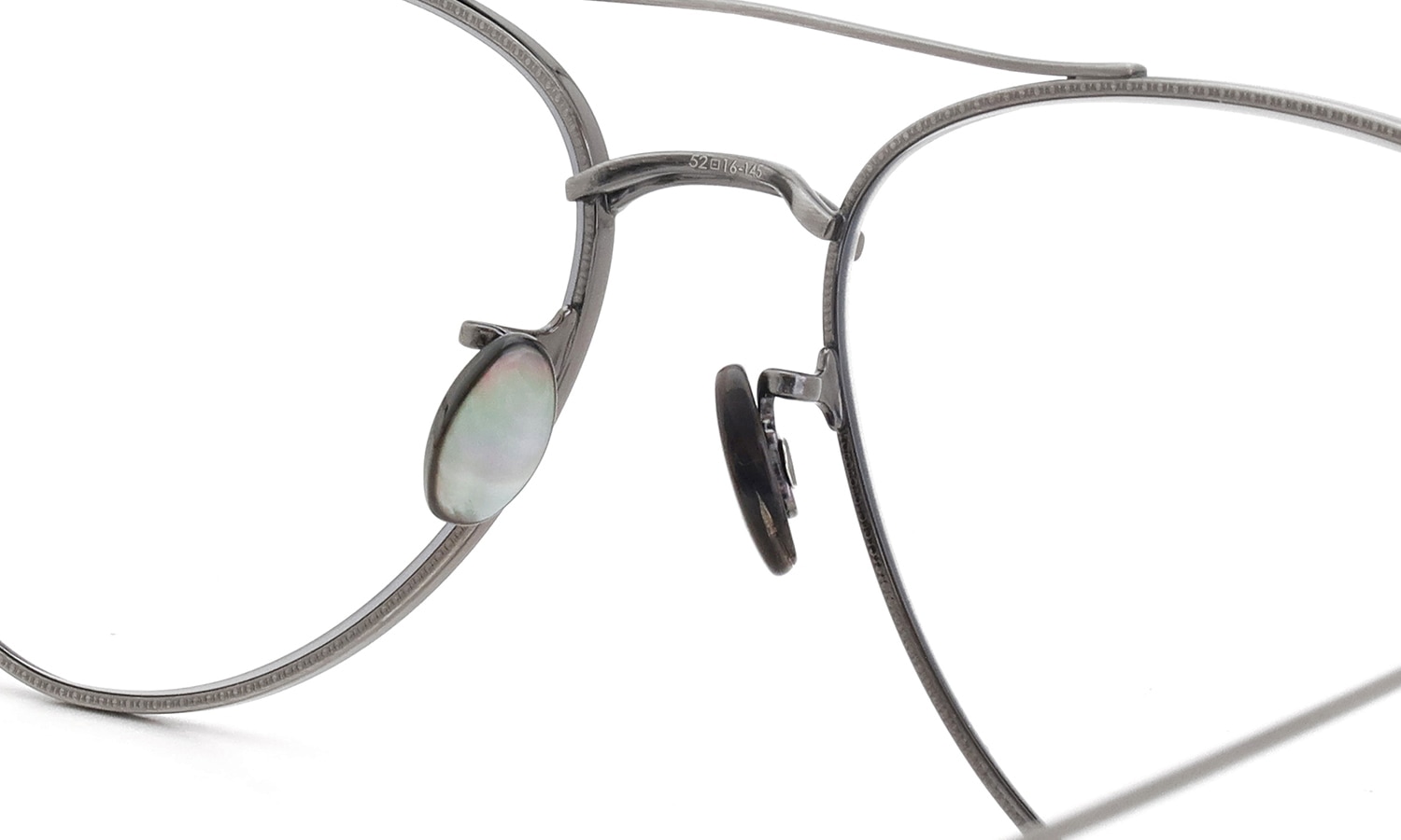10eyevan メガネ通販 No.10 VI (52) c.5S-CL ブリッジ裏と貝殻パットのディテール