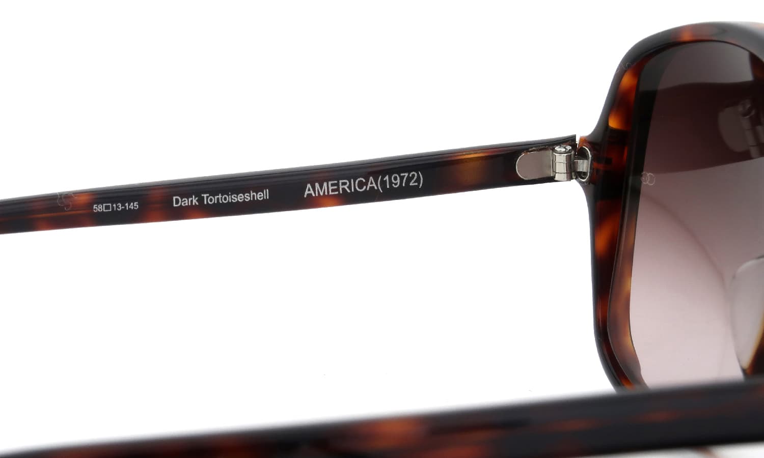 Oliver Goldsmith AMERICA(1972) Dark Tortoiseshell