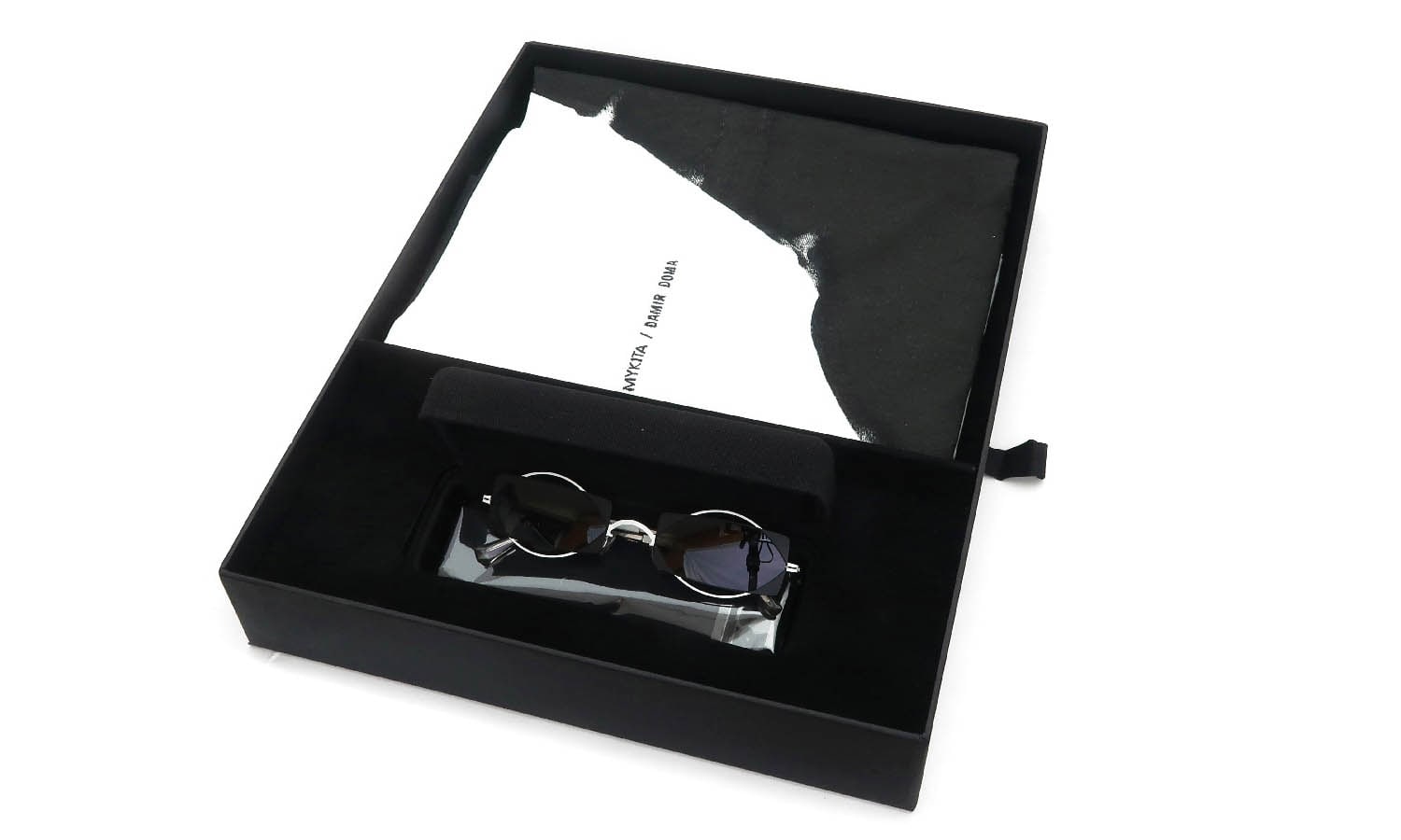 MYKITA / DAMIR DOMA Limited Edition Set CHARLOTTE Antique-White/Black Lens. Dark-Grey-Solid