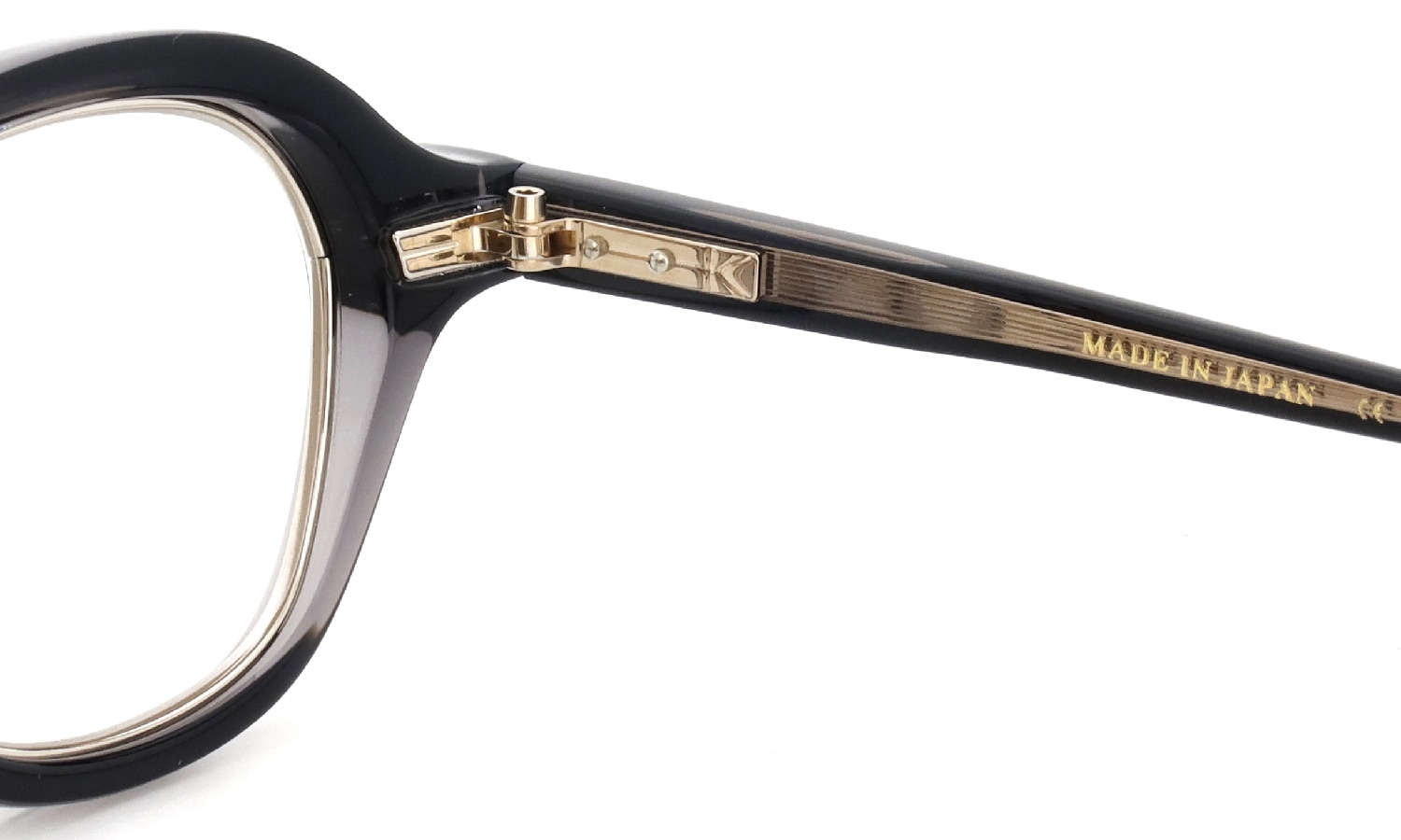 YUICHI TOYAMA:5 メガネ通販 BEACON col.02