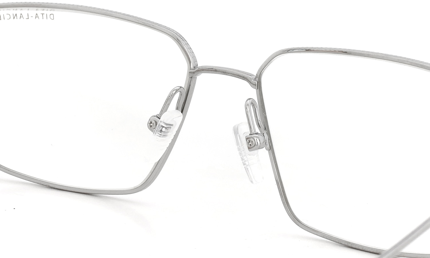 DITA Lancier メガネ LSA-114 DLX114-B-05 Shiny Silver ブリッジ裏側とパットの構成