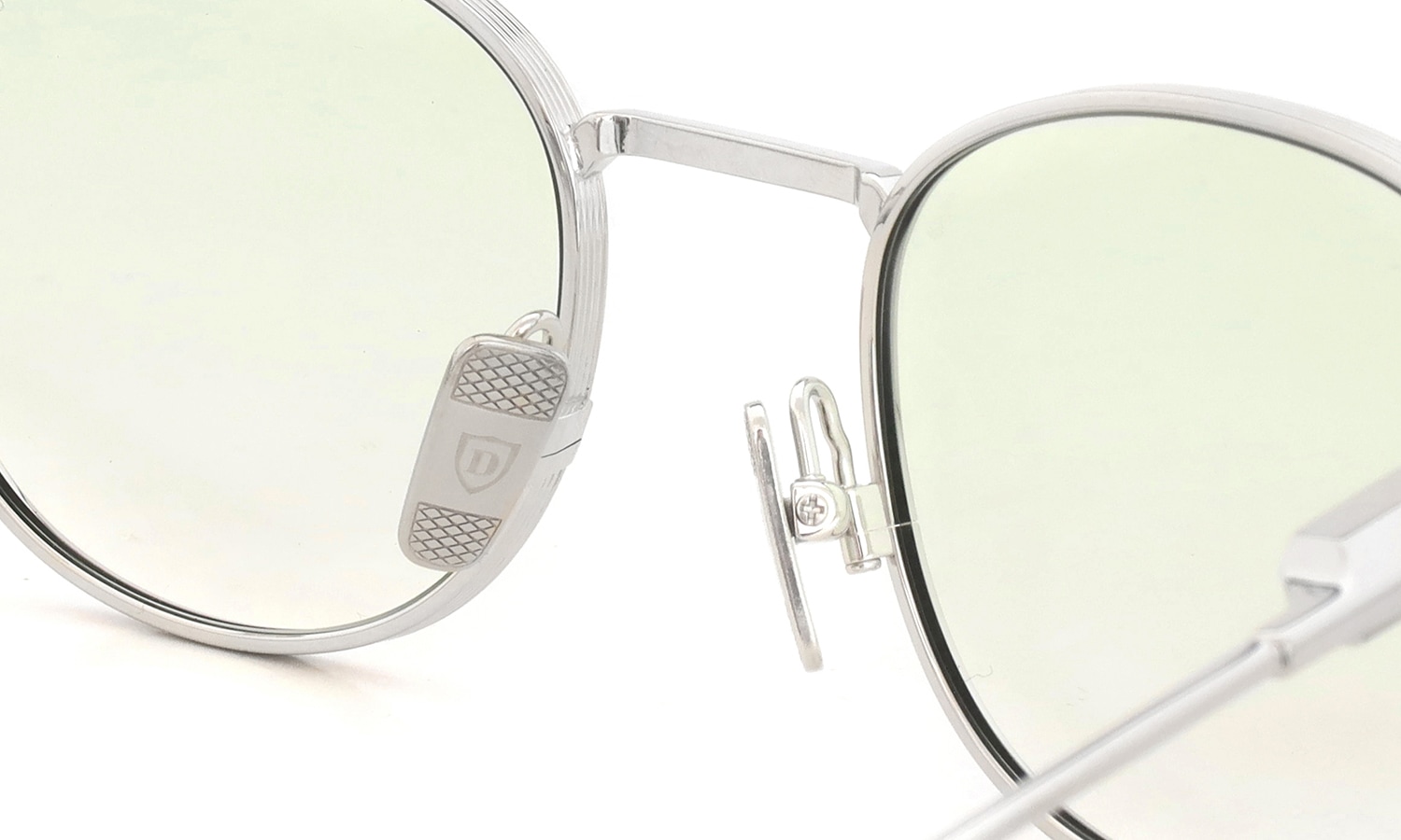 DITA サングラス LINEAGE.68 DTX205-A-02 Shiny Silver - Yellow Gold ブリッジ裏側とテンプルのディテール