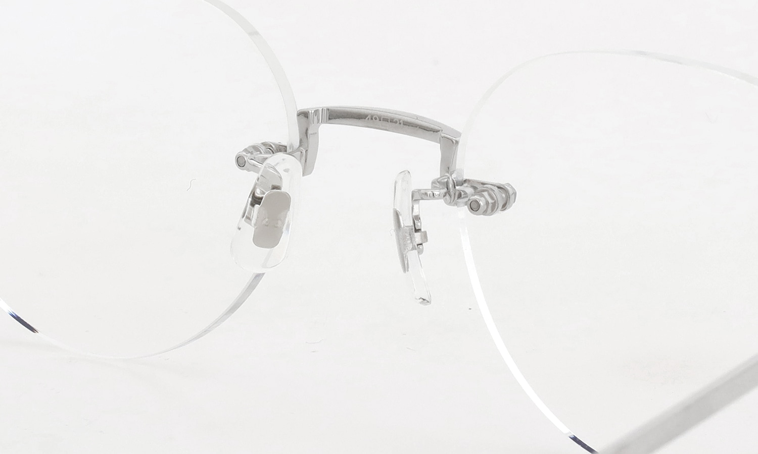 EYEVAN 縁無しメガネ通販 Alvira(49) col.S ブリッジ裏面とパットのディテール