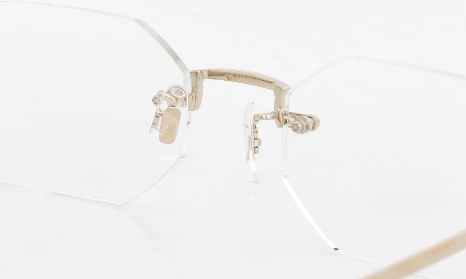 EYEVAN 縁無しメガネ通販 Traction(52) col.G ブリッジ裏面とパットのディテール