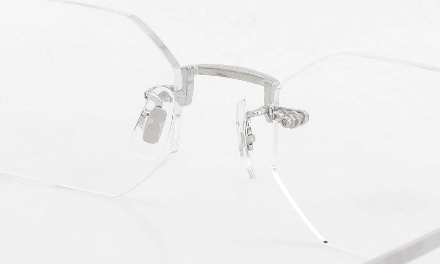 EYEVAN 縁無しメガネ通販 Traction(52) col.S ブリッジ裏面とパットのディテール