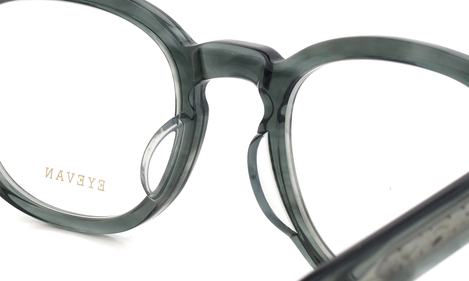 EYEVAN メガネ通販 Webb(49) col.AGN ブリッジとパットのディテール
