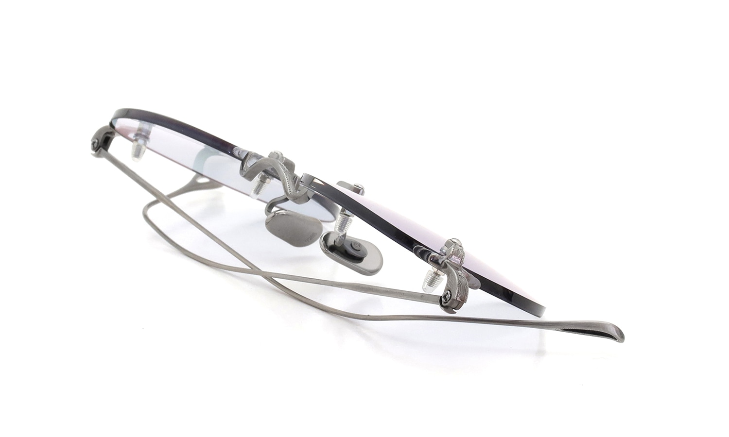 EYEVAN7285 サングラス 140(48) C.801 ANTIQUE SILVER /MRM NV 折りたたみの状態2