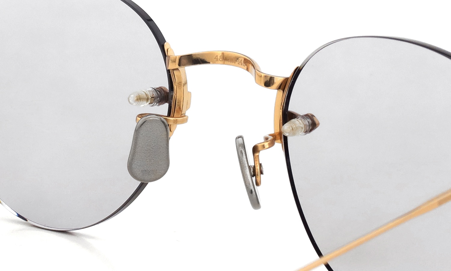 EYEVAN7285 サングラス 140(48) C.900/MRM SF.GRY35 ブリッジの裏側とパットの構成