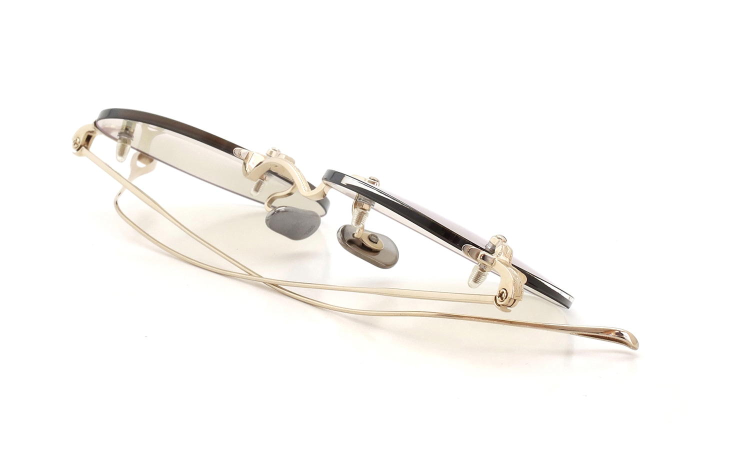 EYEVAN7285 サングラス 140(48) C.902 WHITE GOLD /MRM BR2 折りたたみの状態2