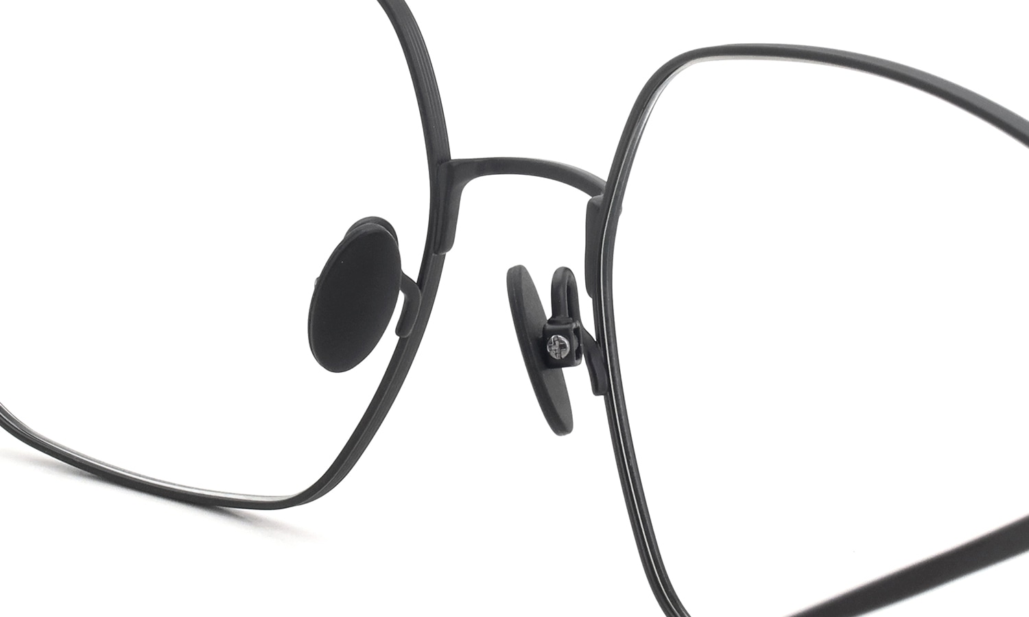 GOTTI メガネ ALDEN col.BLKM ブリッジ裏側とパットのディテール