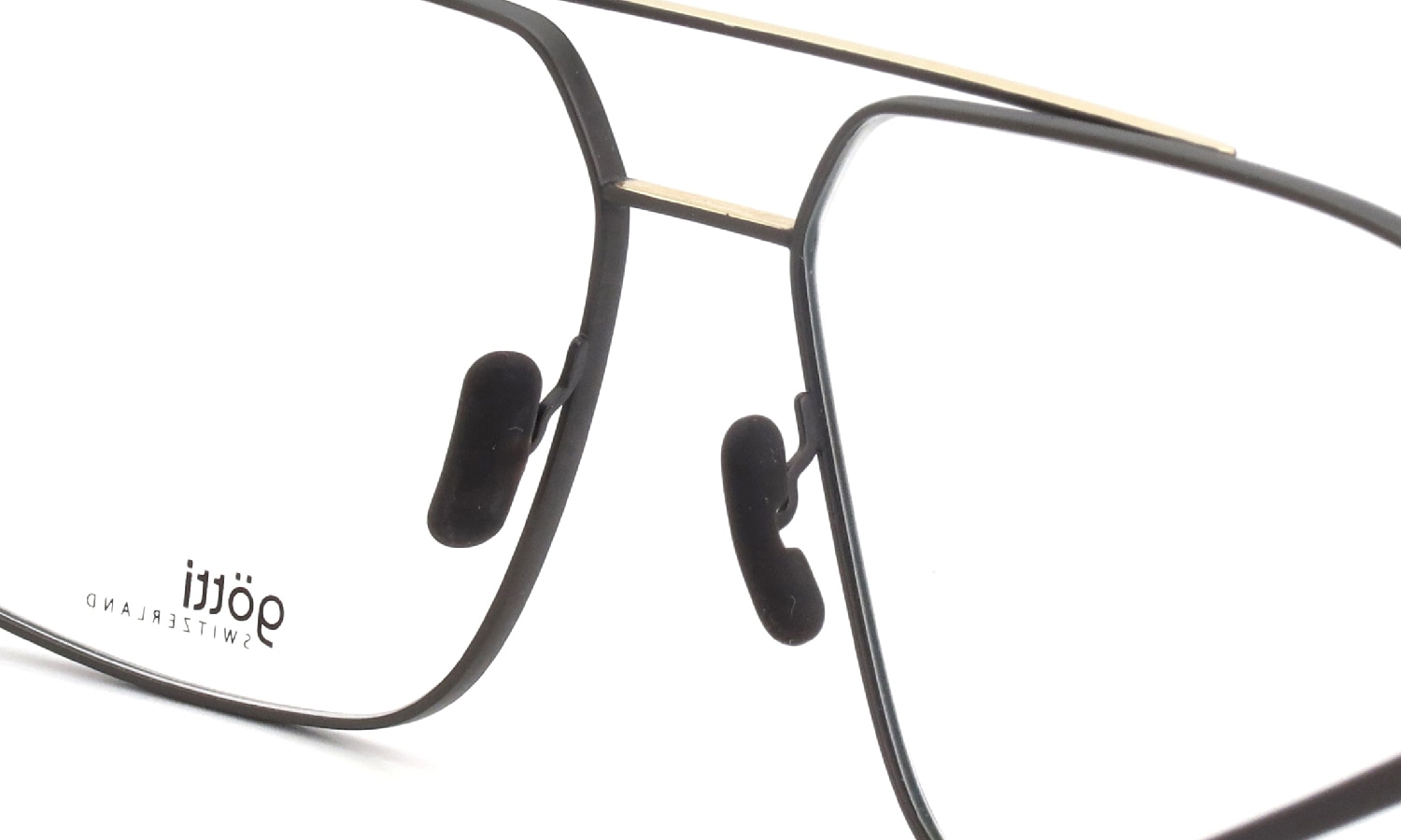 GOTTI SWITZERLAND メガネ DURAN col.BLKM-G ブリッジ裏側とパットのディテール