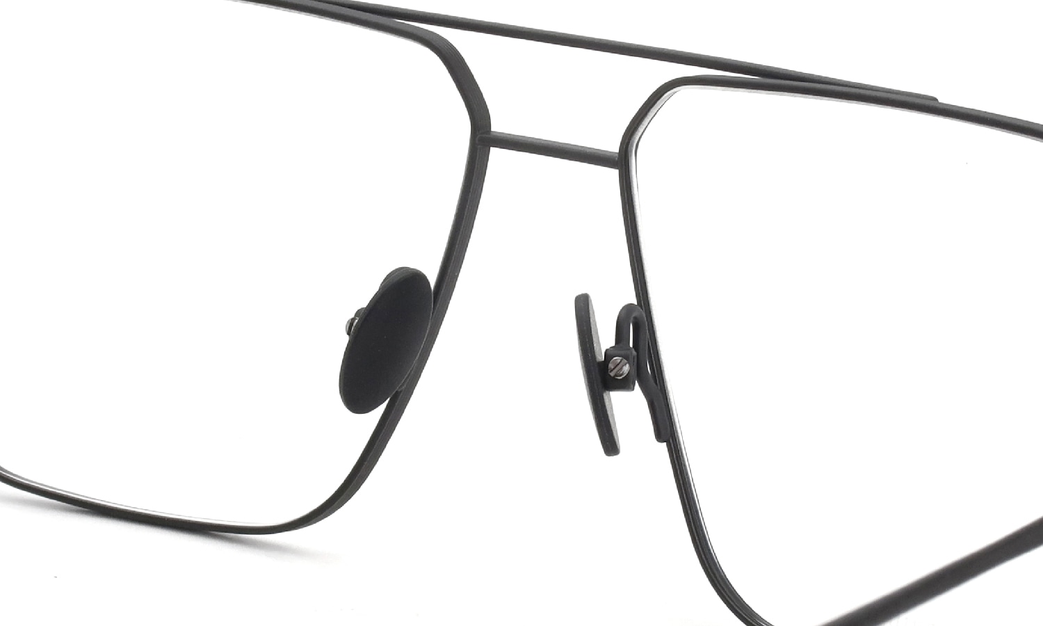 GOTTI SWITZERLAND メガネ GERET col.BLKM ブリッジ裏側とパットのディテール