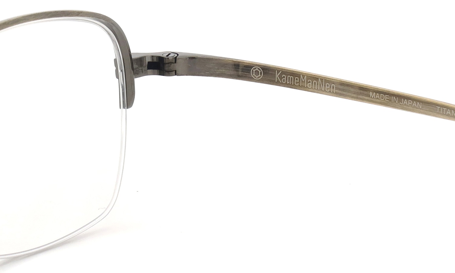KameManNen メガネ通販 KMN-9932 AG 48size 右側ヒンジ裏面と刻印