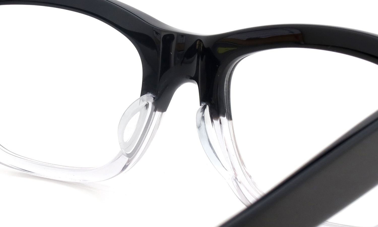 Oliver Goldsmith 限定生産セルロイドメガネ CONSUL-50 BF (BLACK FLOAT) ブリッジ裏側とパットのディテール