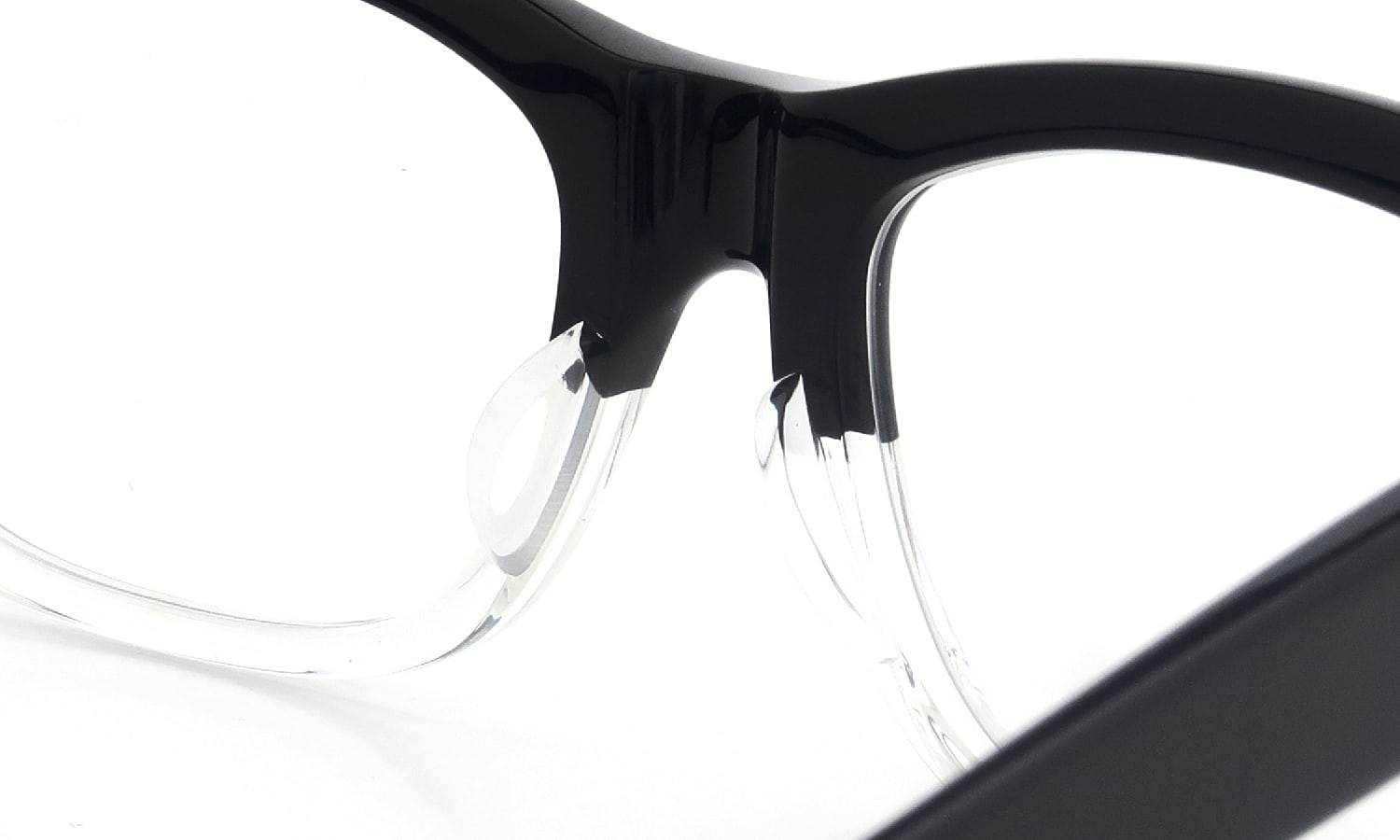 Oliver Goldsmith メガネ CONSUL-g col.Black Float ブリッジ裏側とパットのディテール