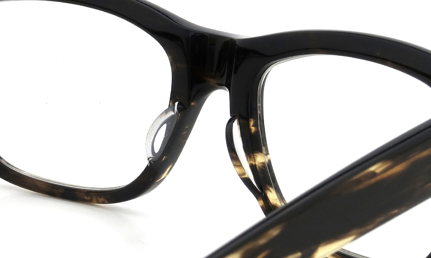 Oliver Goldsmith メガネ CONSUL-g col.Bracken ブリッジ裏側とパットのディテール