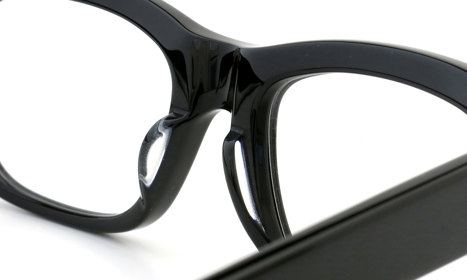Oliver Goldsmith メガネ CONSUL-s col.Nero ブリッジ裏側とパットのディテール