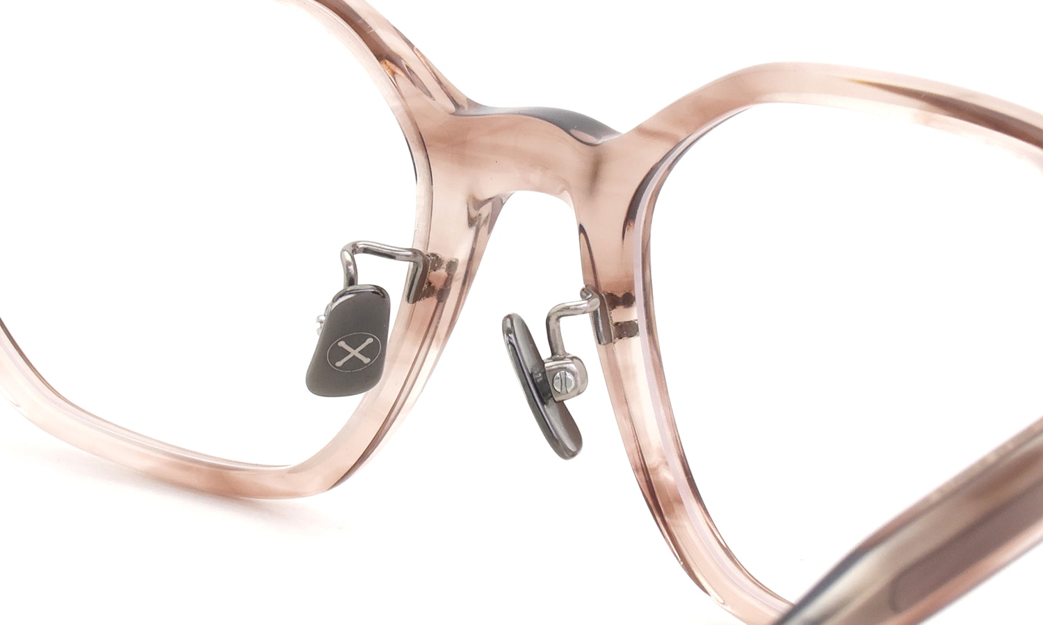 PETER AND MAY ピーターアンドメイ メガネ通販 ISABELLE 金属アームパット col.BEIGE ブリッジ裏側とパットのディテール