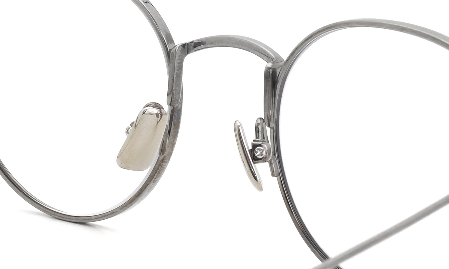 PETER AND MAY ピーターアンドメイ 伊達メガネ通販 TT1 RUN RUN col.ANTIQUES SILVER ブリッジ裏面とパットのディテール