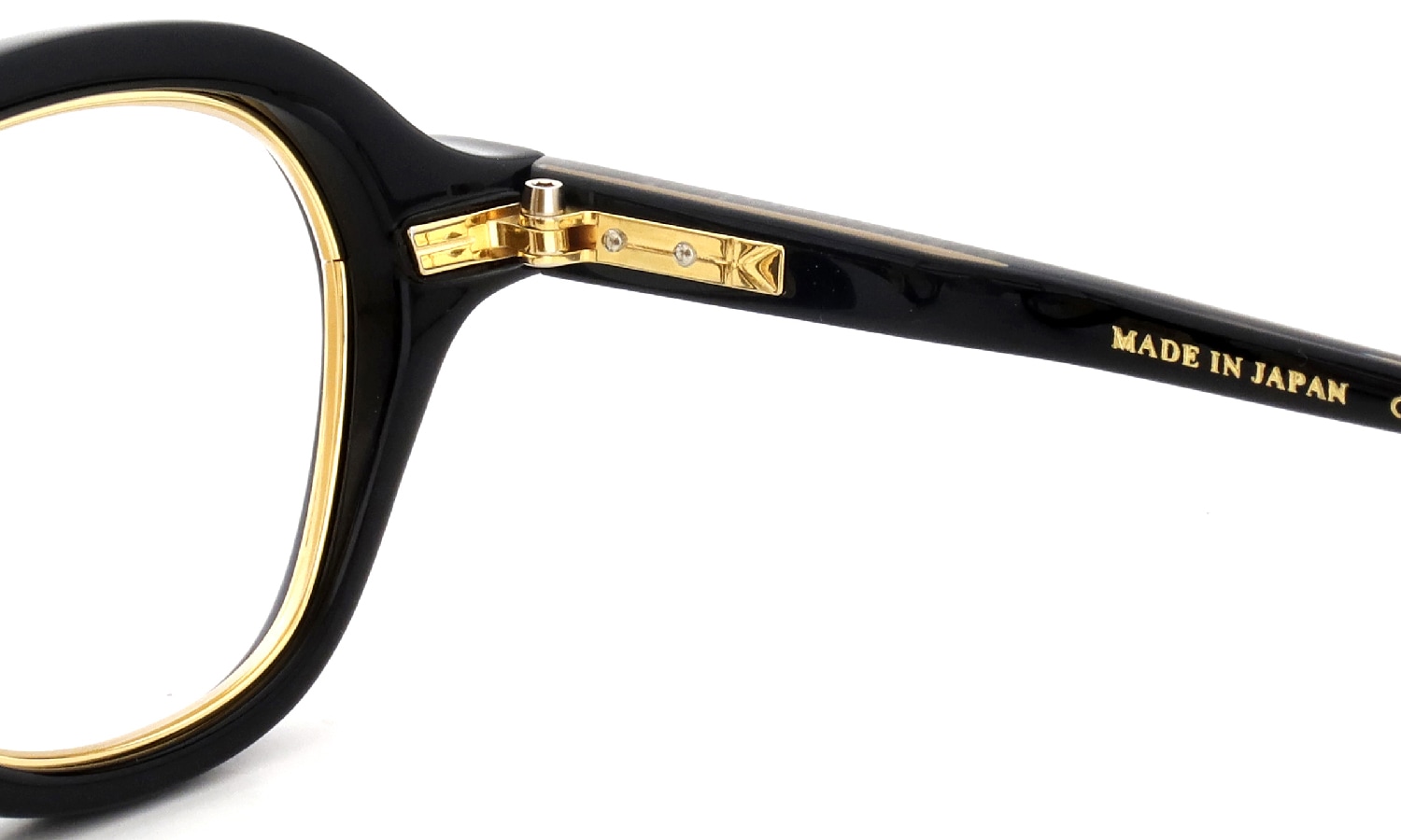 YUICHI TOYAMA:5 メガネ通販 BEACON col.01