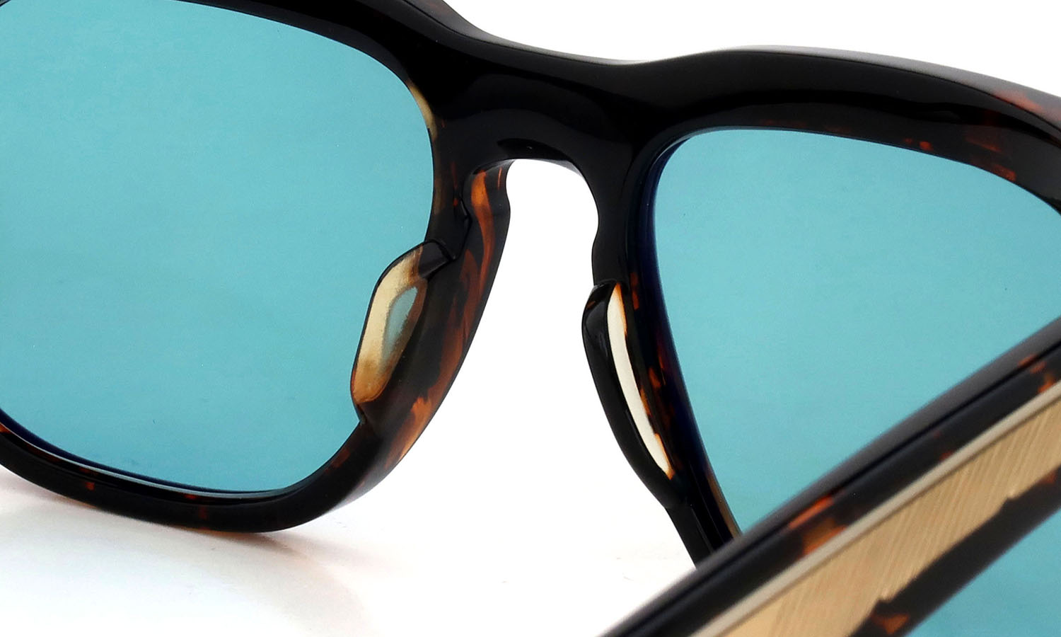 JACQUESMARIEMAGE サングラス通販 WESLEY col.Aegen /Cyan JMMWY-H24 ブリッジ裏とパットのディテール