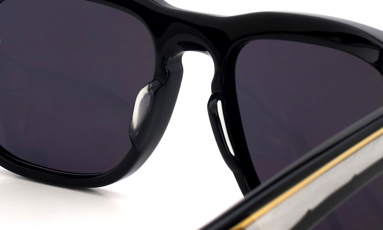 JACQUESMARIEMAGE サングラス通販 WESLEY col.Bloodstone / Jet ブリッジ裏とパットのディテール