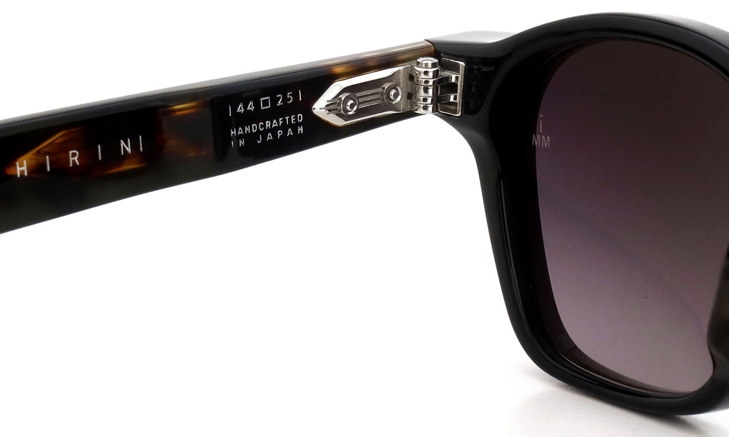 JACQUESMARIEMAGE サングラス通販 ZEPHIRIN44 col.Noir-11 /Jet Gradient JMMZP-11A 左側ヒンジ裏と左側テンプル