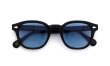MOSCOT 紫外線調光サングラス LEMTOSH 49size(M) col.BLACK BLUE+ 偏光反応の濃いレンズの状態
