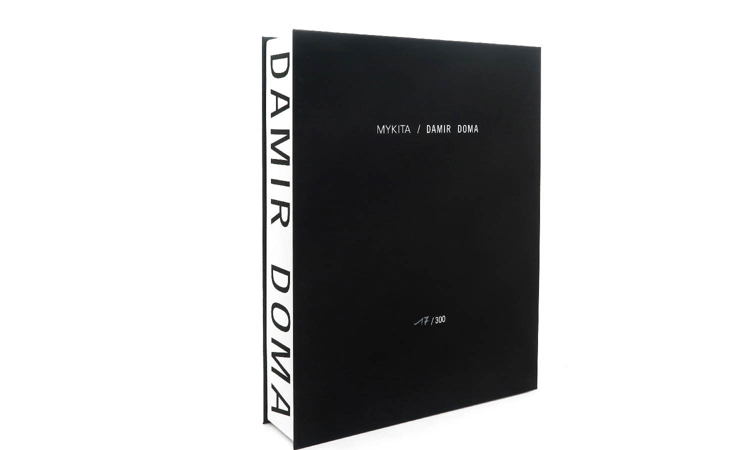 MYKITA / DAMIR DOMA Limited Edition Set CHARLOTTE Antique-White/Black Lens. Dark-Grey-Solid