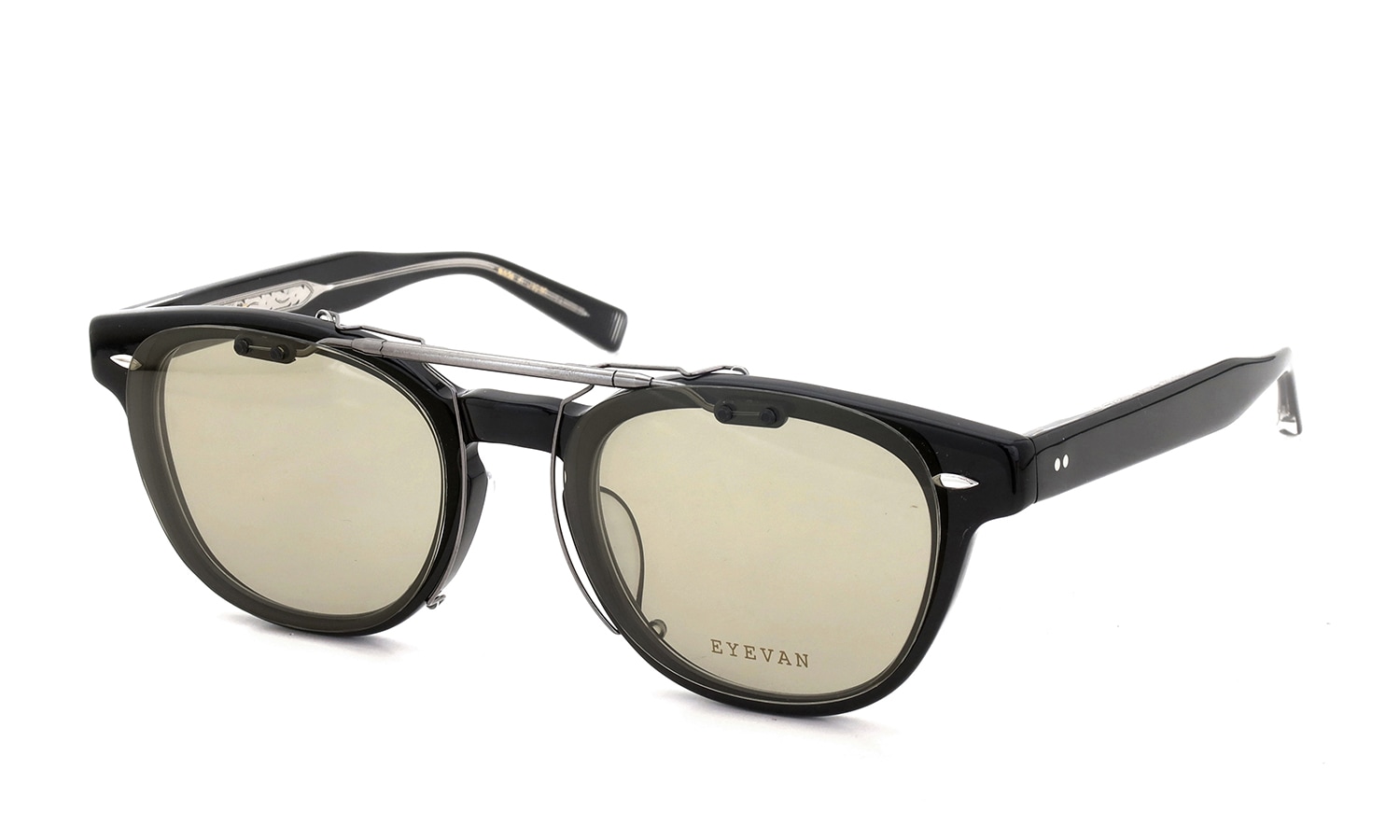 EYEVAN Webb専用 クリップオンサングラス AB アッシュベージュ 濃度：60% 閉じた状態