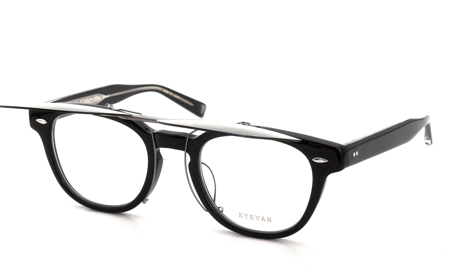 EYEVAN Webb専用 クリップオンサングラス AB アッシュベージュ 濃度：60% 二段階跳ね上げた状態