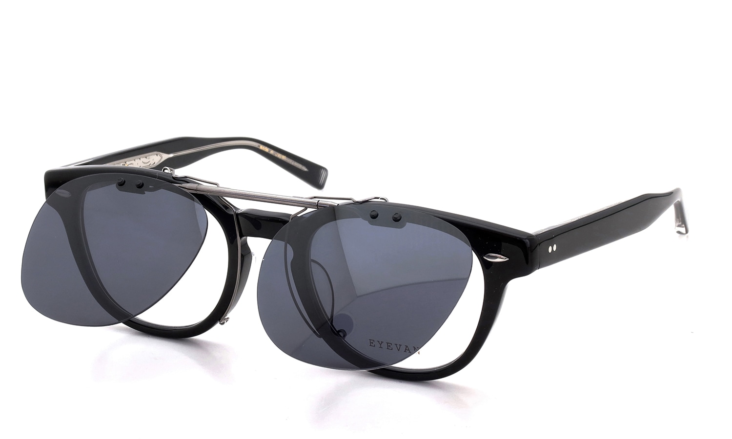 EYEVAN Webb専用 クリップオンサングラス DG ダークグレー 濃度：88.1% 一段階跳ね上げた状態